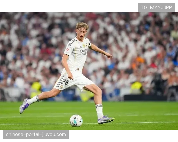 帕乔1170分钟出场时间赛事第一，93.2%传球准确率成巴黎后防定海神针